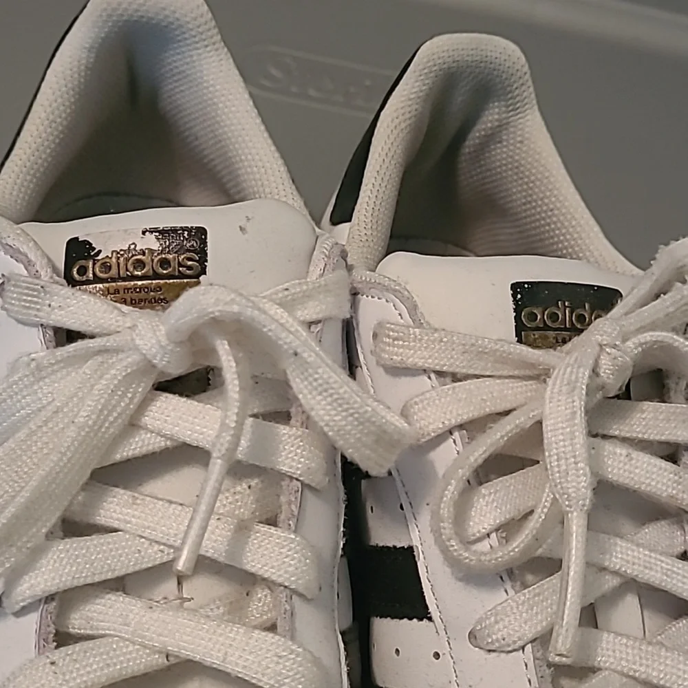 Addias - Picture 5 of 5